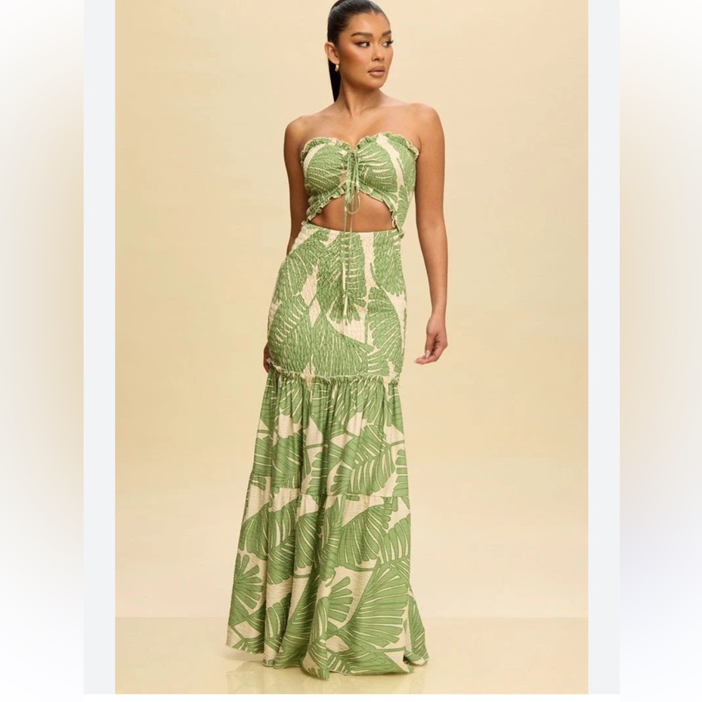 Green and white maxi dress Strapless or halter top with ruched vibe size small